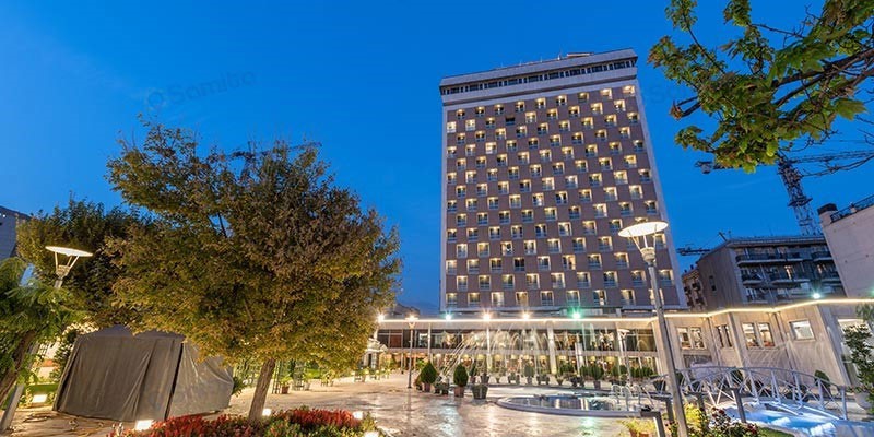 نمای خارجی هتل هما تهران